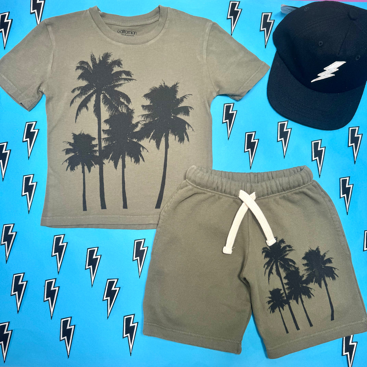 VACATION PALM TREES SHORT