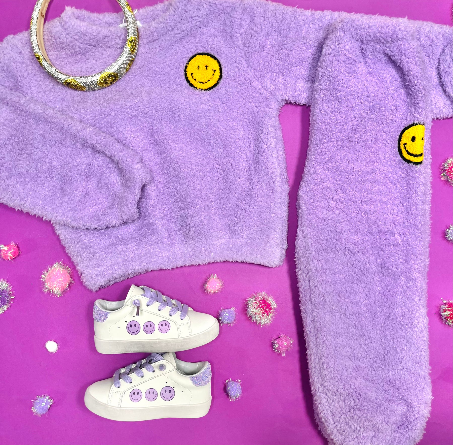 SMILEY FUZZY SWEATSHIRT AND SWEATPANTS SET
