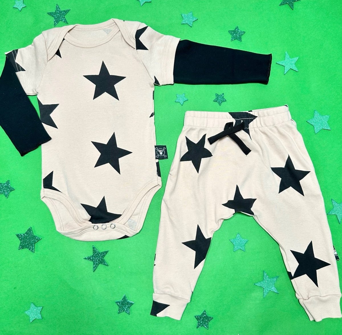 STARS BAGGY SWEATPANTS (UNISEX) - NUNUNU