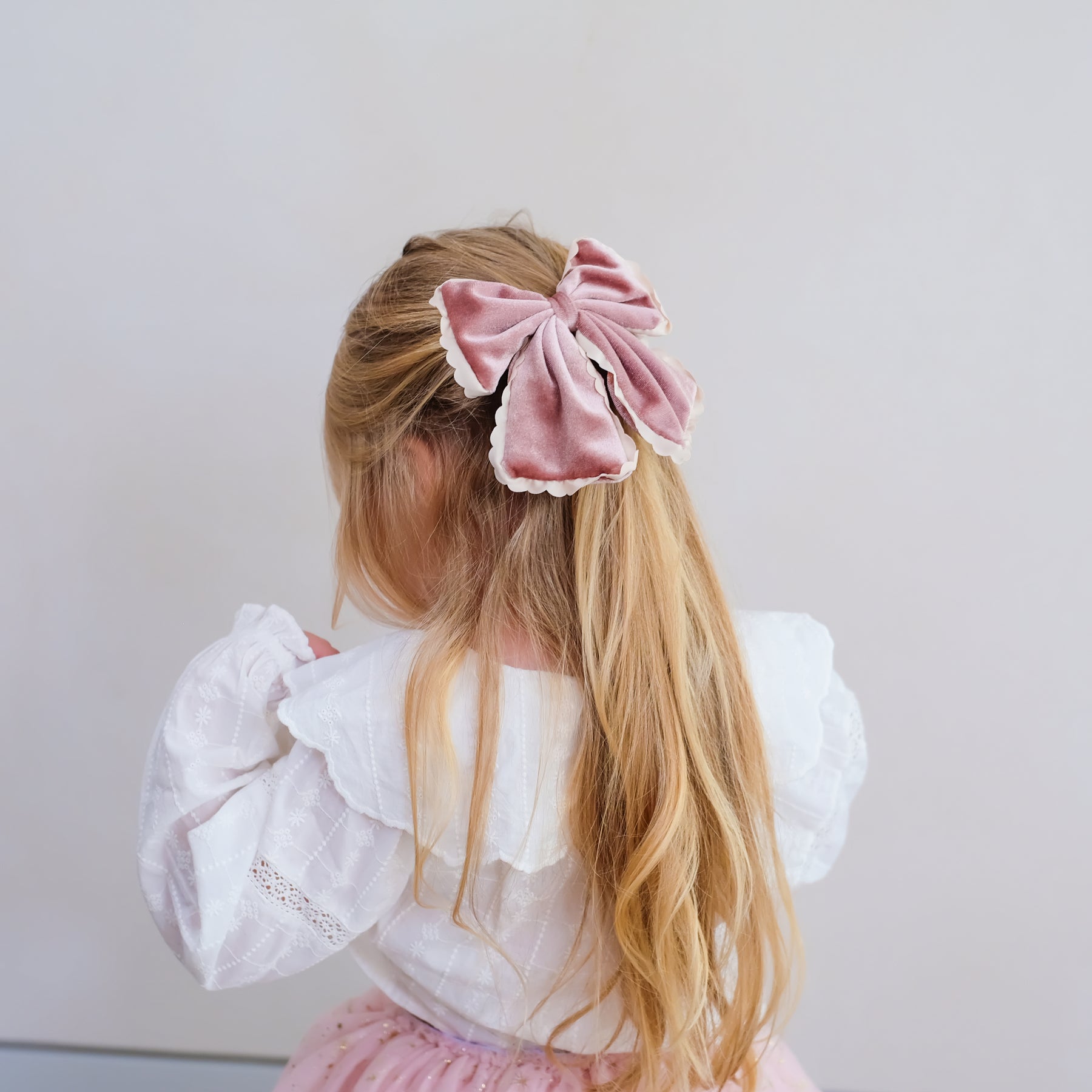 SCALLOP VELVET BOW OVERSIZED CLIP (PREORDER)
