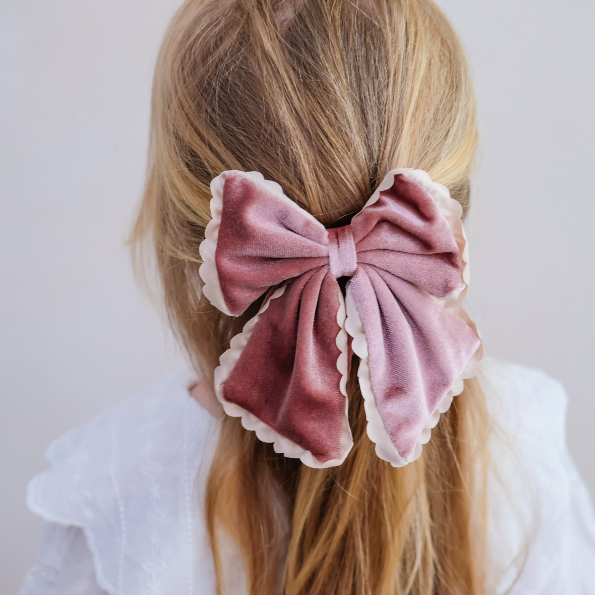 SCALLOP VELVET BOW OVERSIZED CLIP (PREORDER)