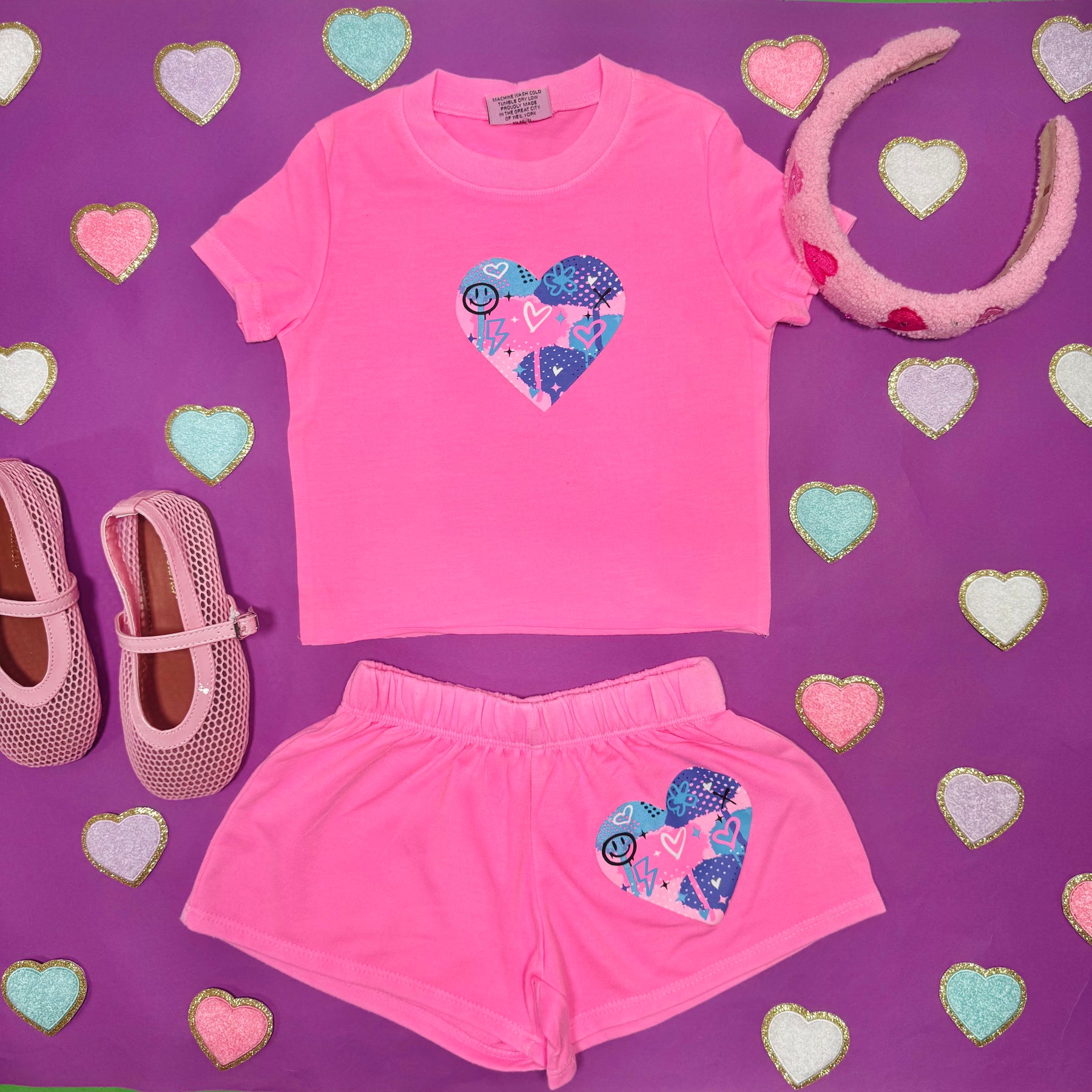 GRAFFITI HEART SHORTS - SHORTS