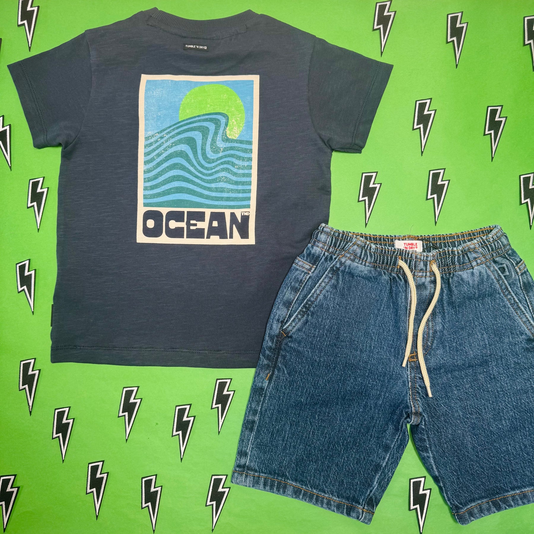 EMBROIDERED SURFBOARD OCEAN TSHIRT