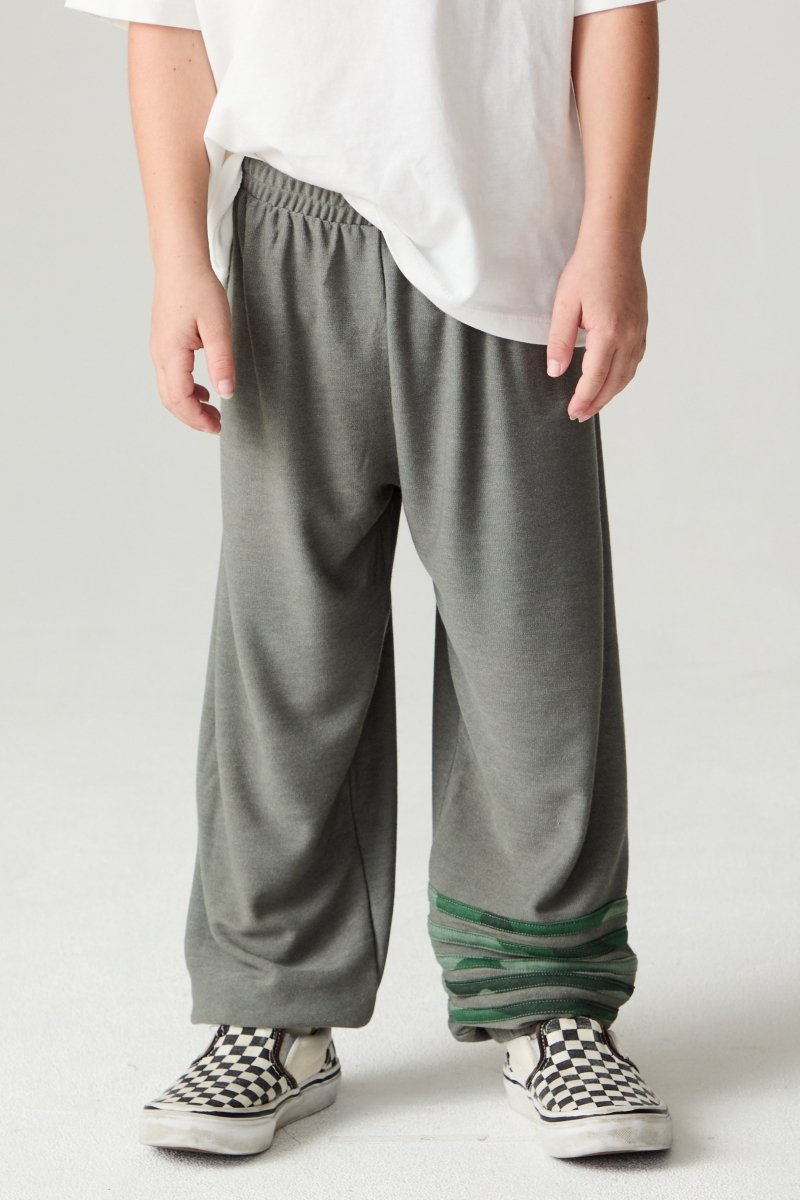 CAMO STRIPE SWEATPANTS (PREORDER) - CHASER KIDS