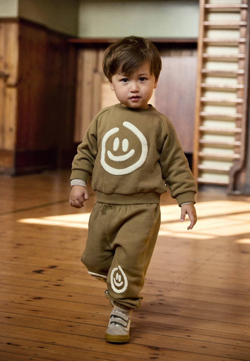 ELMWOOD SMILEY DISC SWEATSHIRT AND SIMON SWEATPANTS (PREORDER) - MOLO - SET