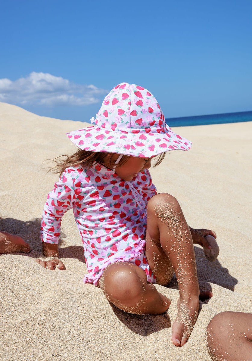 SANDY TOES STRAWBERRY RASHGUARD TWO PIECE SWIM SET - FEATHER 4 ARROW