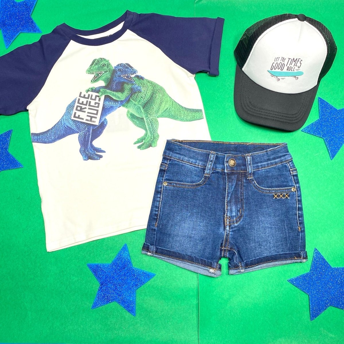 FREE HUGS DINO TSHIRT - SHORT SLEEVE TOPS
